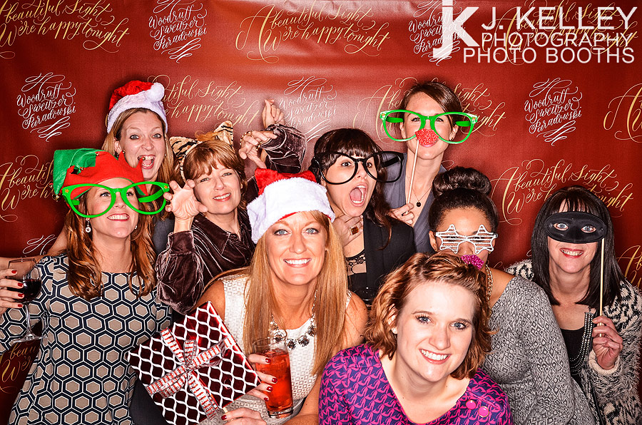 Large open air photo booth in Columbia Mo accommodates large groups