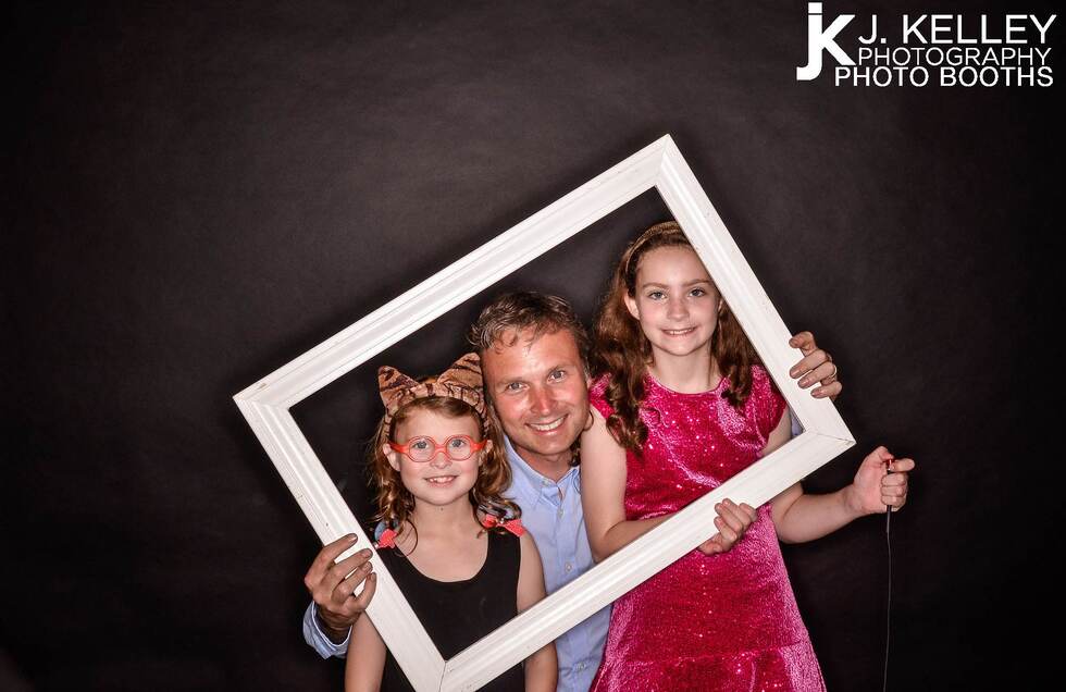 small family photo, frame prop, Columbia MO,  photo booth, Country Club, party