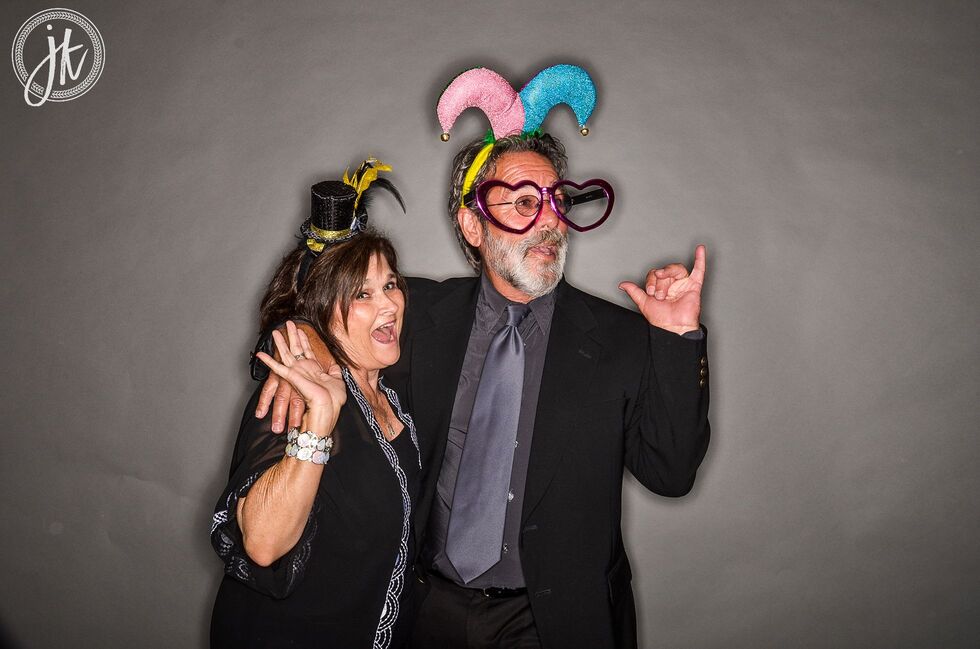 Columbia MO photo booth with unlimited printing 